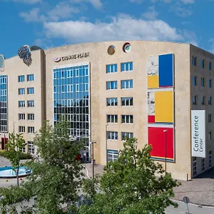 מלון Crowne Plaza By Ihg ****