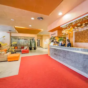 מלון Athenaeum ***